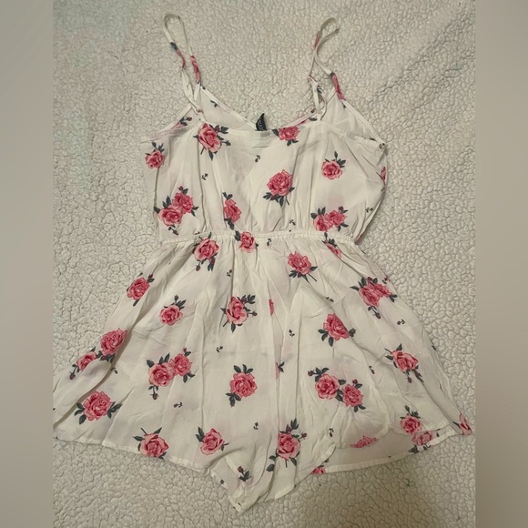 White rose romper - Picture 3 of 4